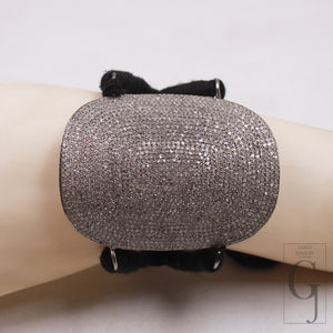 Flat diamond bracelet with adjustable fit