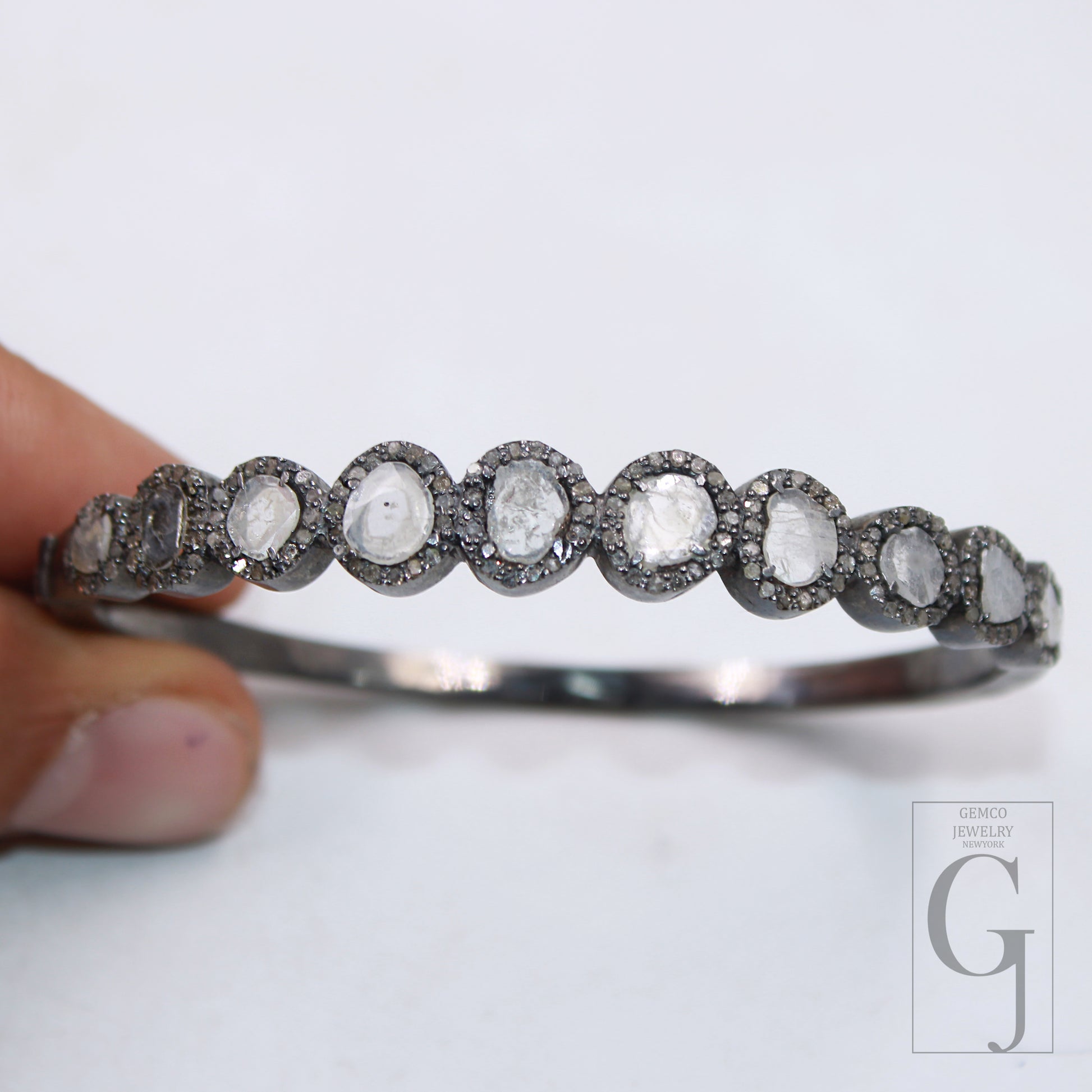 Traditional Indian bangle with conflict-free diamonds