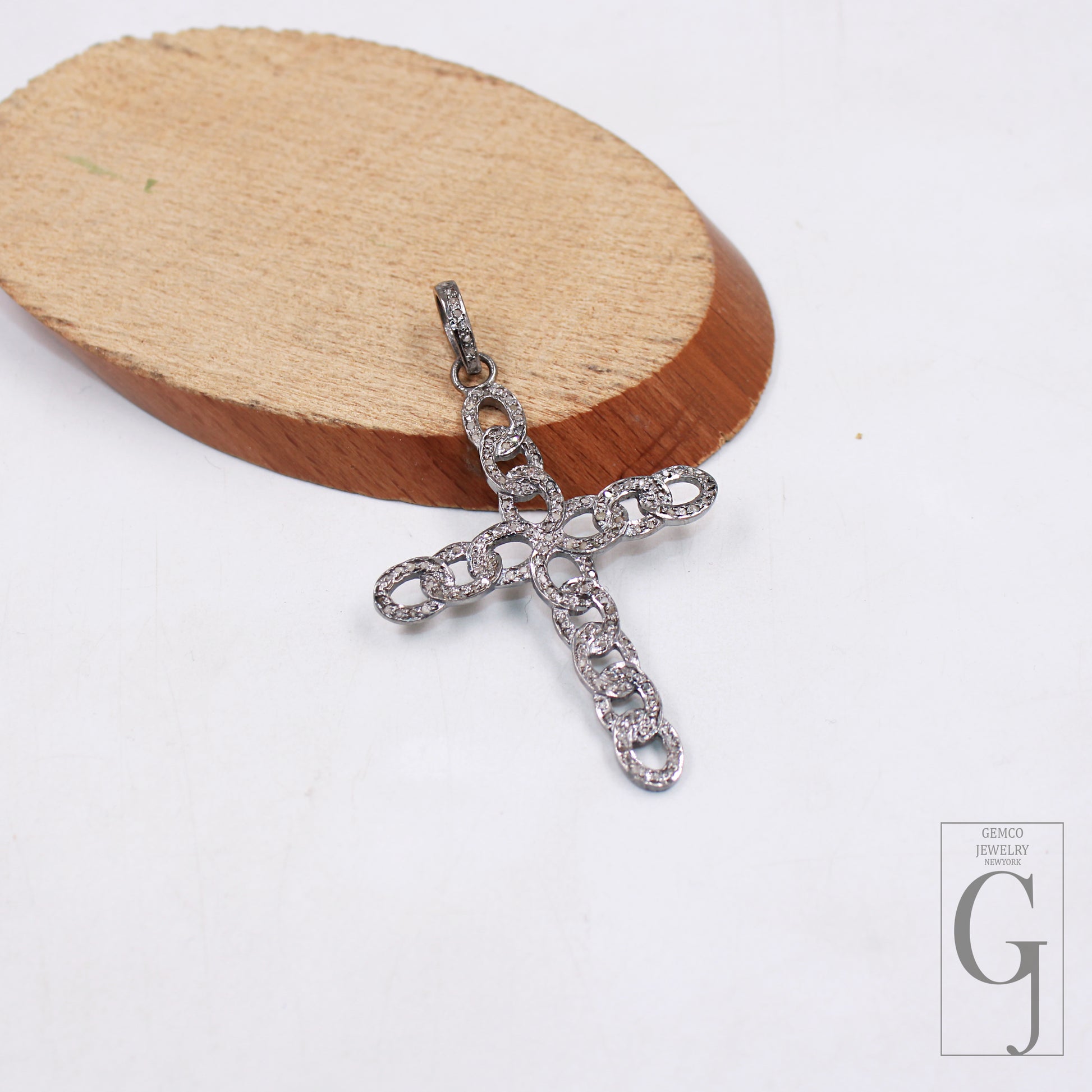 Cross-shaped pendant made from linked loops in 925 silver