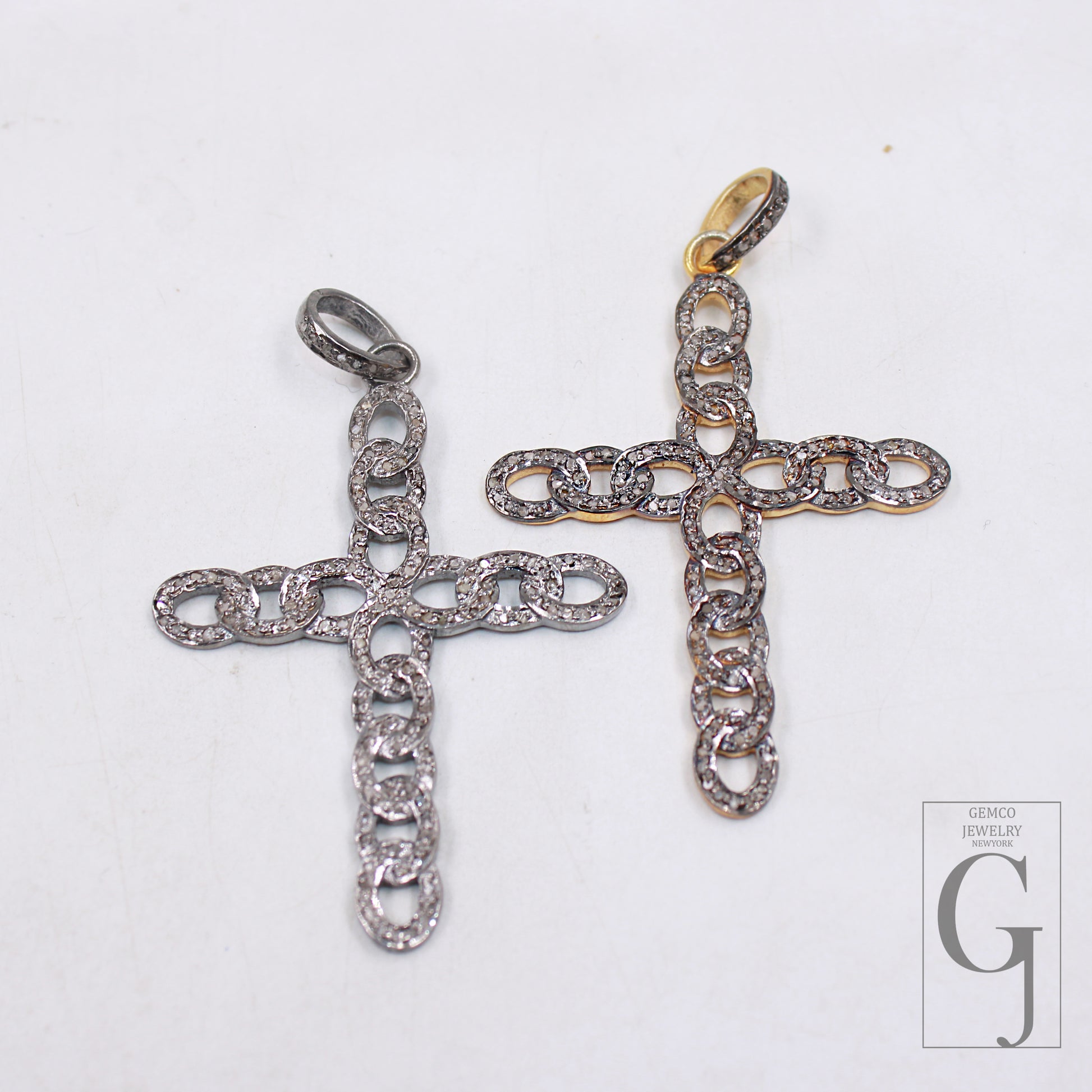 Chain-inspired Christian cross jewelry with diamond setting