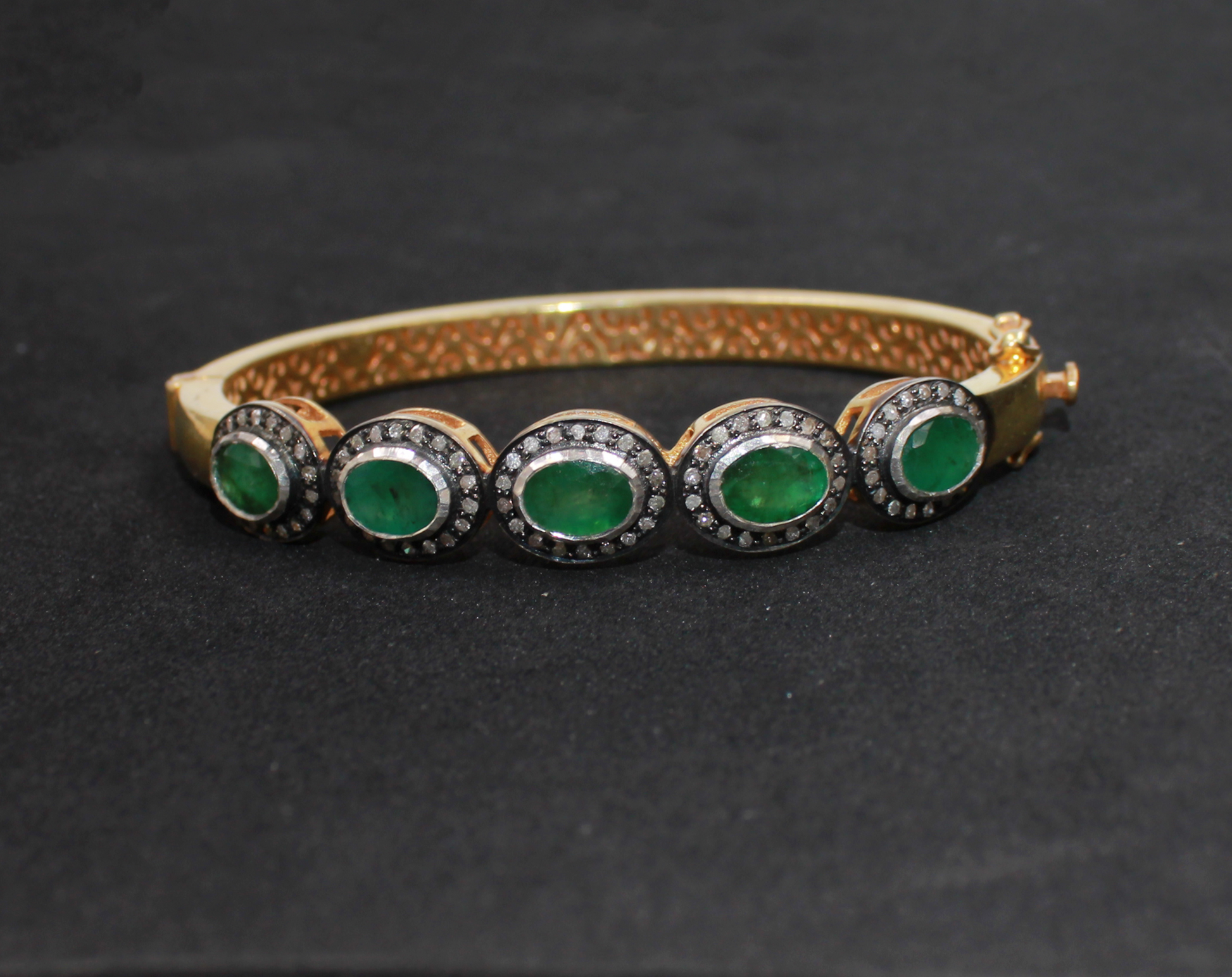 Elegant Emerald Gemstone Bangle With Sparkling Rosecut Diamonds