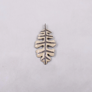 Nature-inspired leaf pendant with diamonds in 925 sterling silver