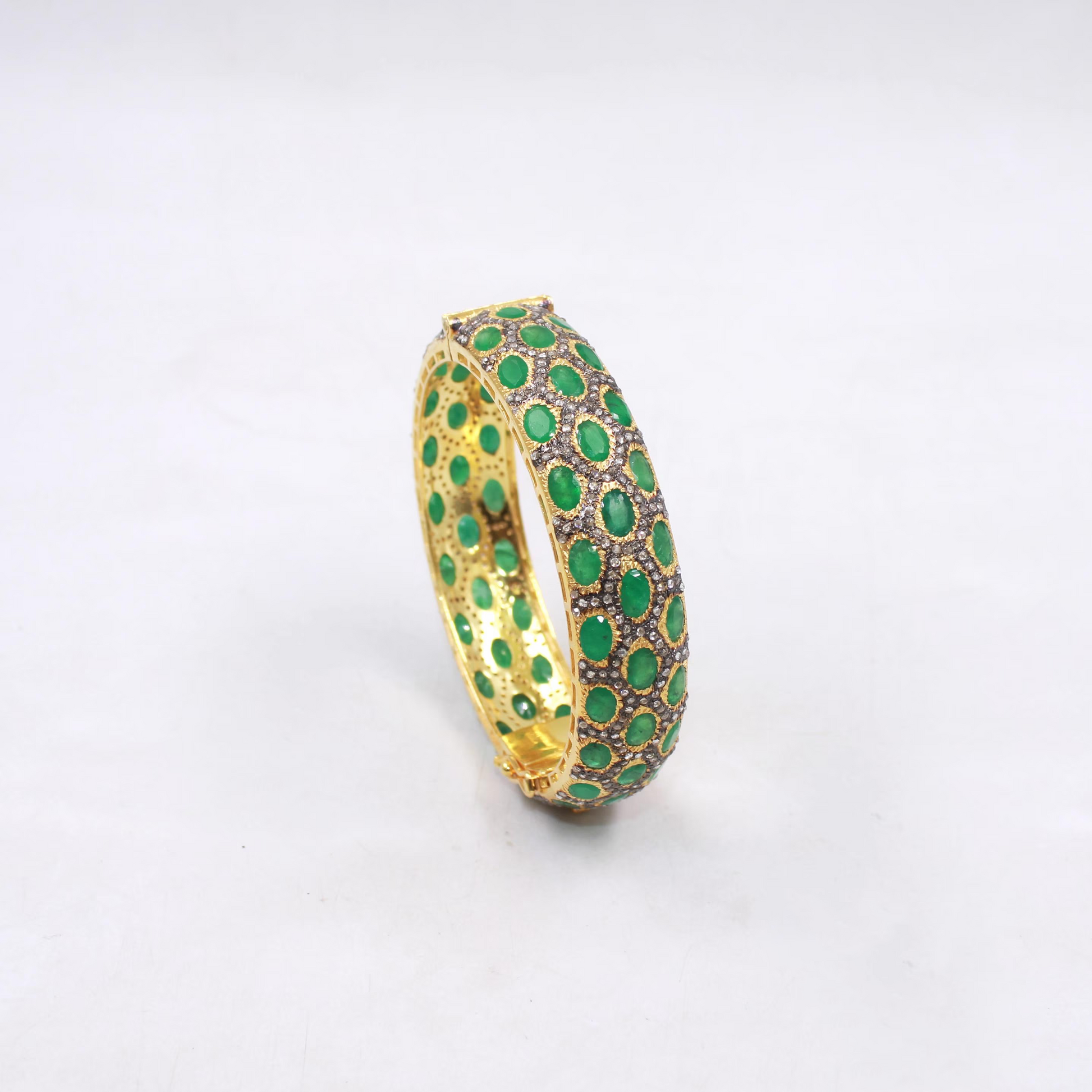 Elegant emerald and diamond bracelet for formal occasions