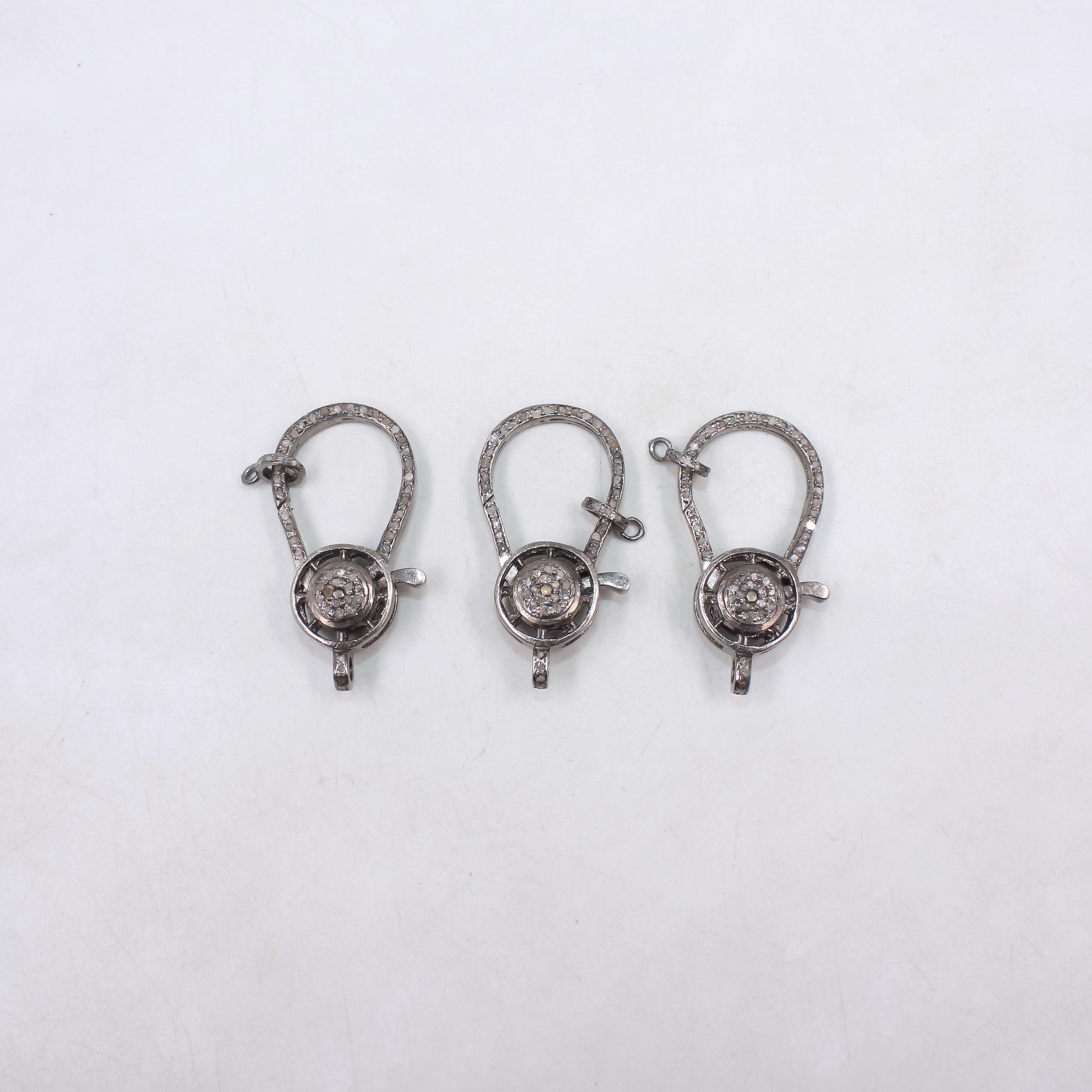 Vintage-style lobster clasp for necklaces and bracelets