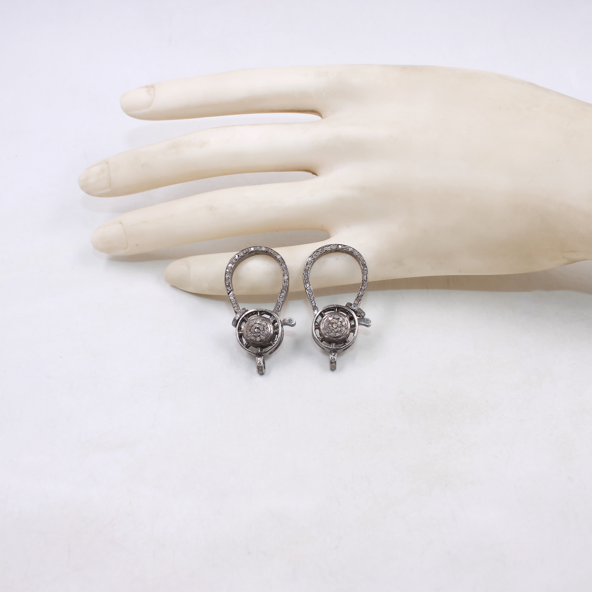 Sparkling lobster clasp connector with pave diamonds