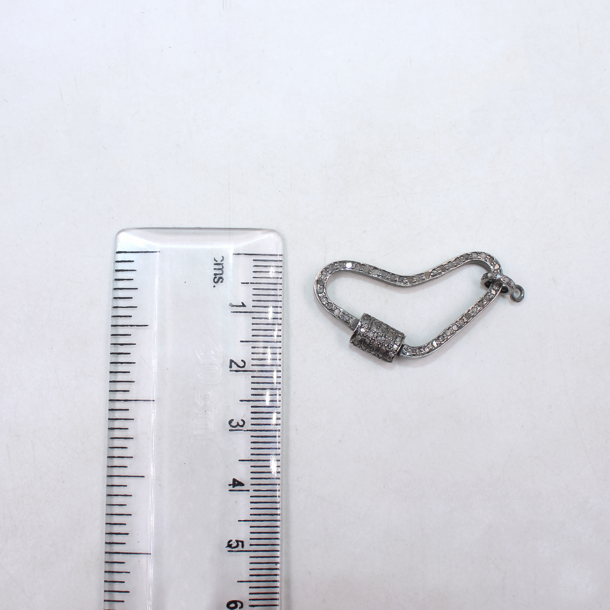 Luxury jewelry clasp with natural diamonds and carabiner design