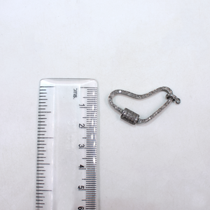 Luxury jewelry clasp with natural diamonds and carabiner design