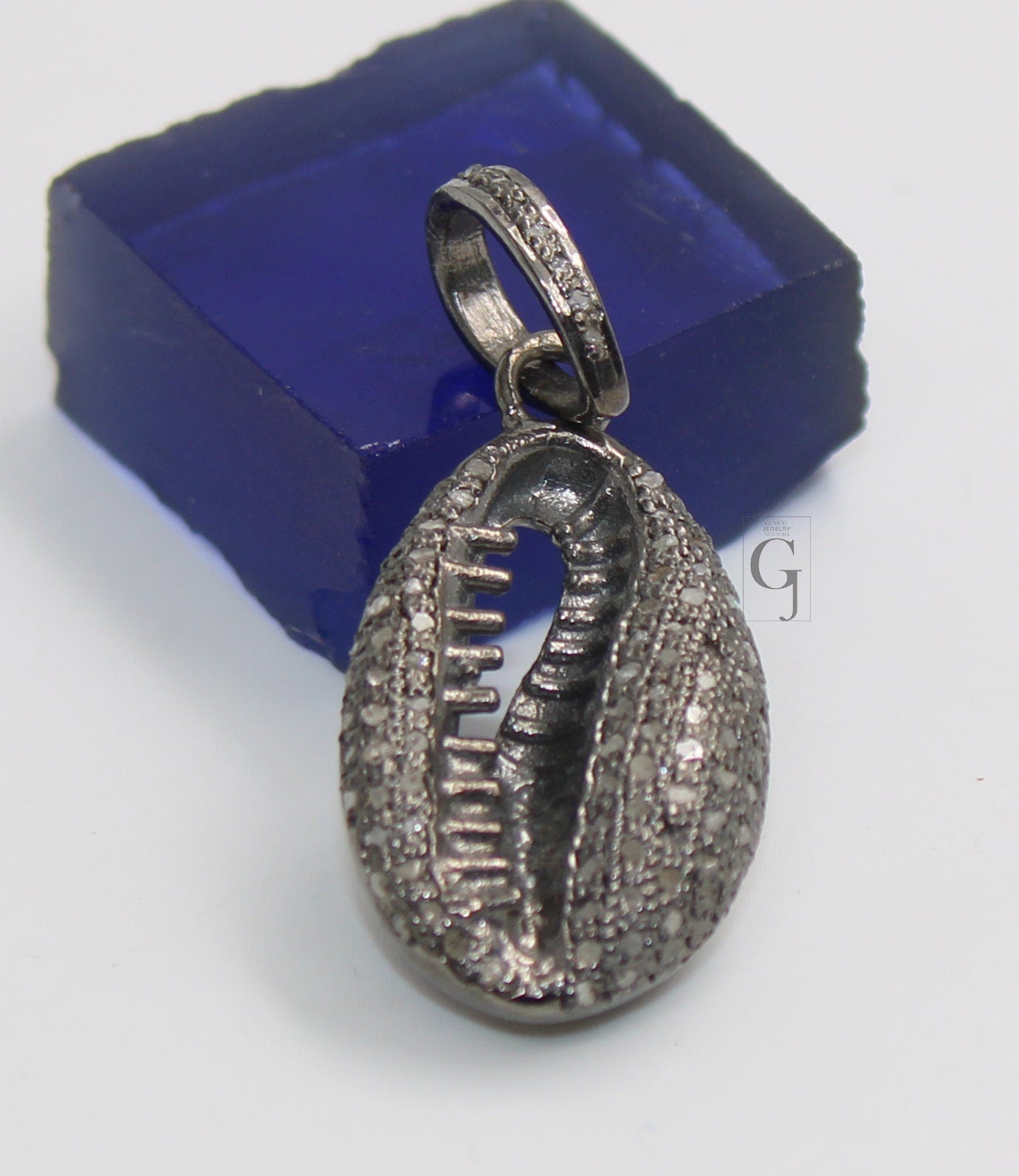 Very beautiful cowrie pendant designer Rosecut pave diamond pendant 925 sterling silver handmade finish diamond charms necklace pendant