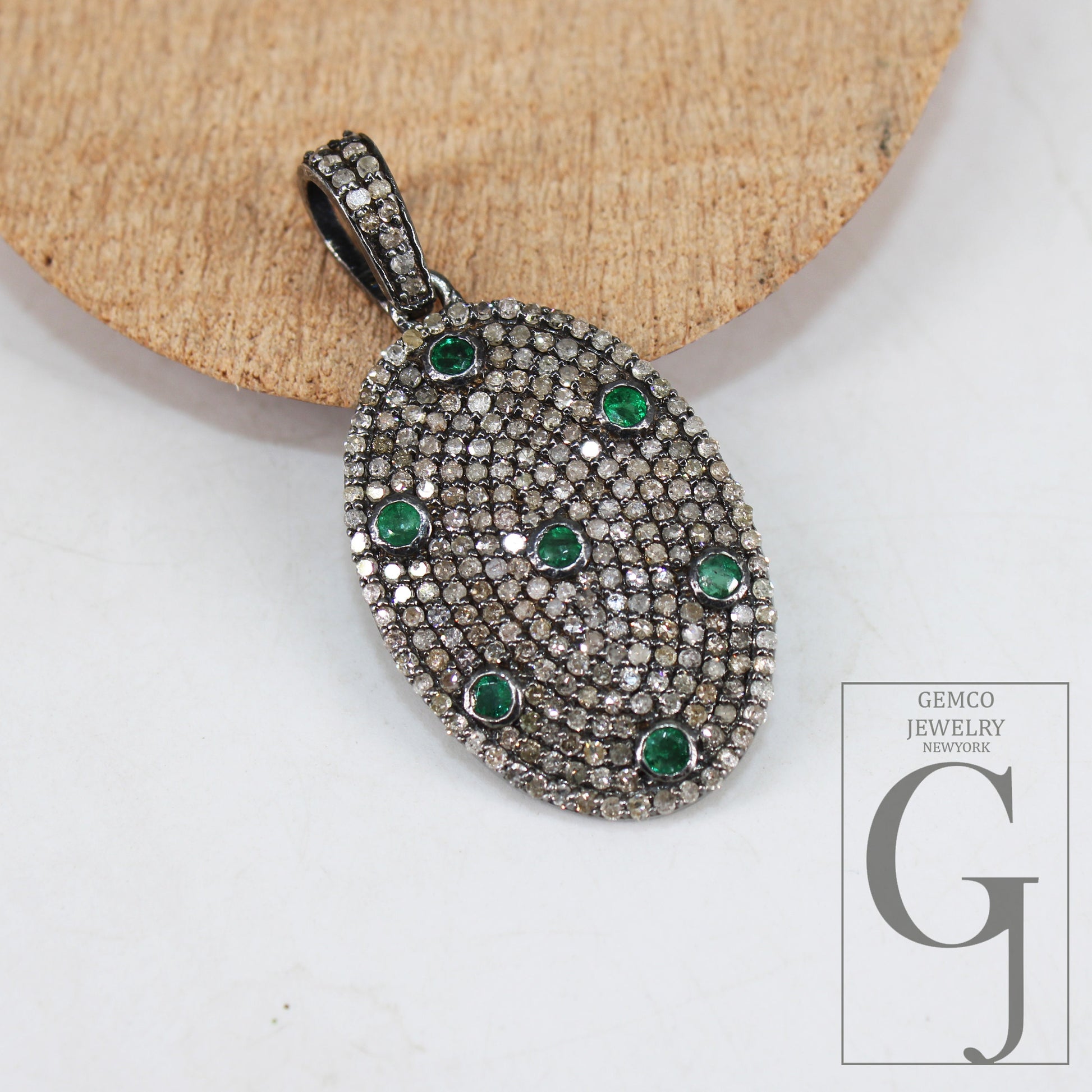 Beautiful Emerald Oval Designer Brilliant Cut Pave Diamond Pendant 925 Sterling Silver Handmade Finish Diamond Charms Necklace Pendant