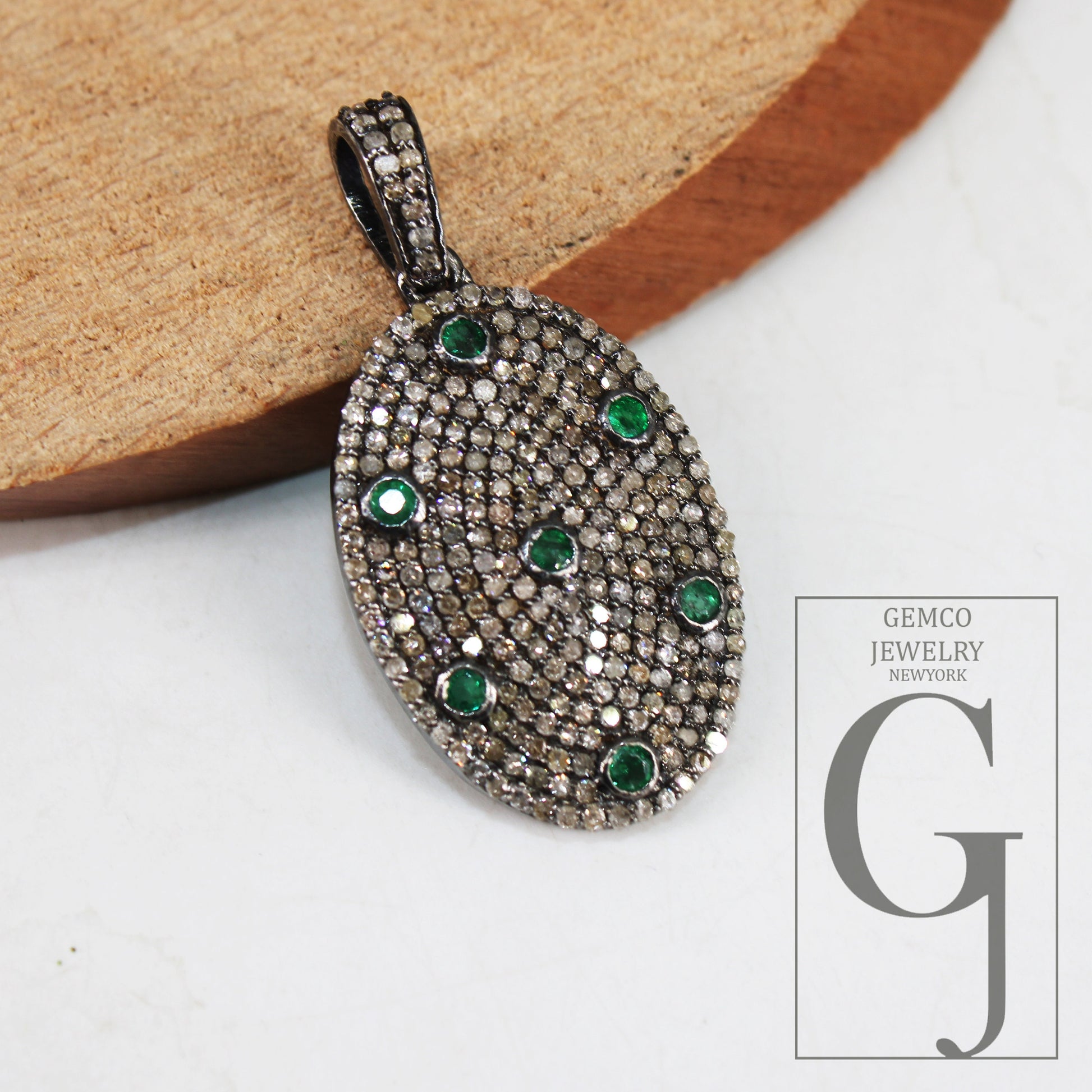 Beautiful Emerald Oval Designer Brilliant Cut Pave Diamond Pendant 925 Sterling Silver Handmade Finish Diamond Charms Necklace Pendant