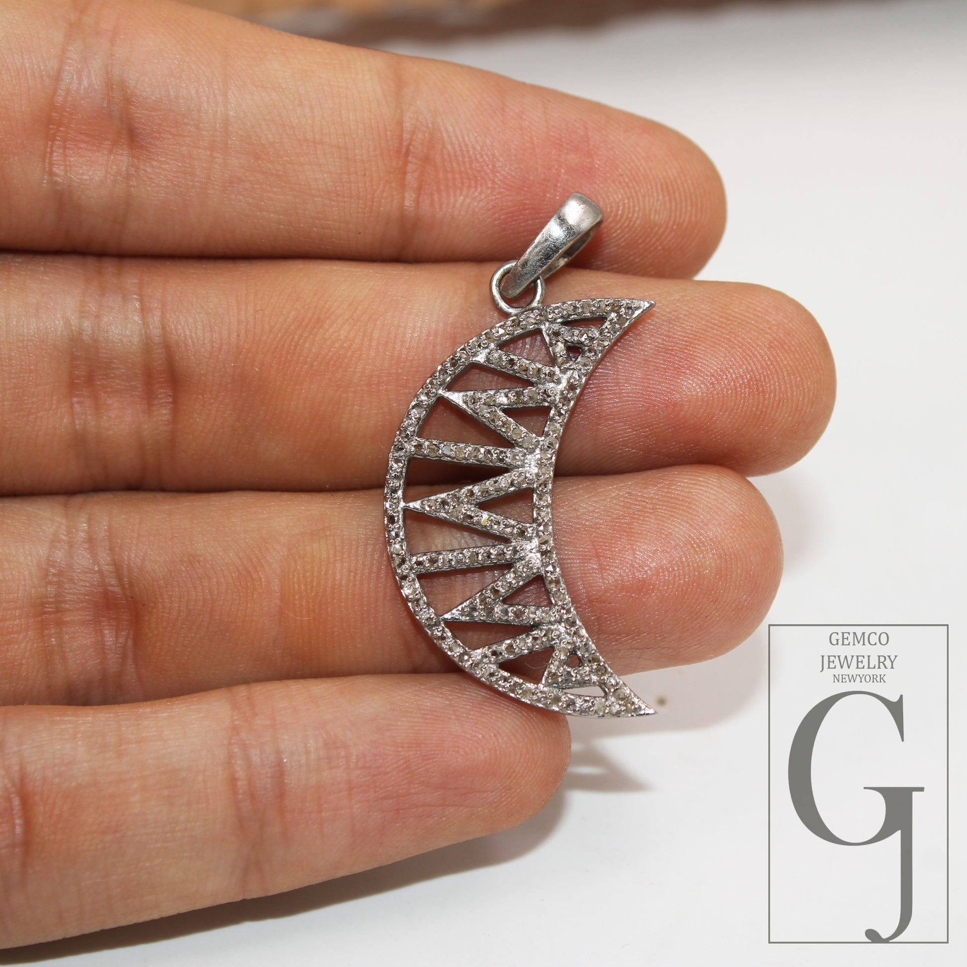 1pc Crescent Moon Pendant Designer Rosecut Pave Diamond Pendant Sterling 925 Silver Handmade Finish Diamond Charms Necklace Pendant
