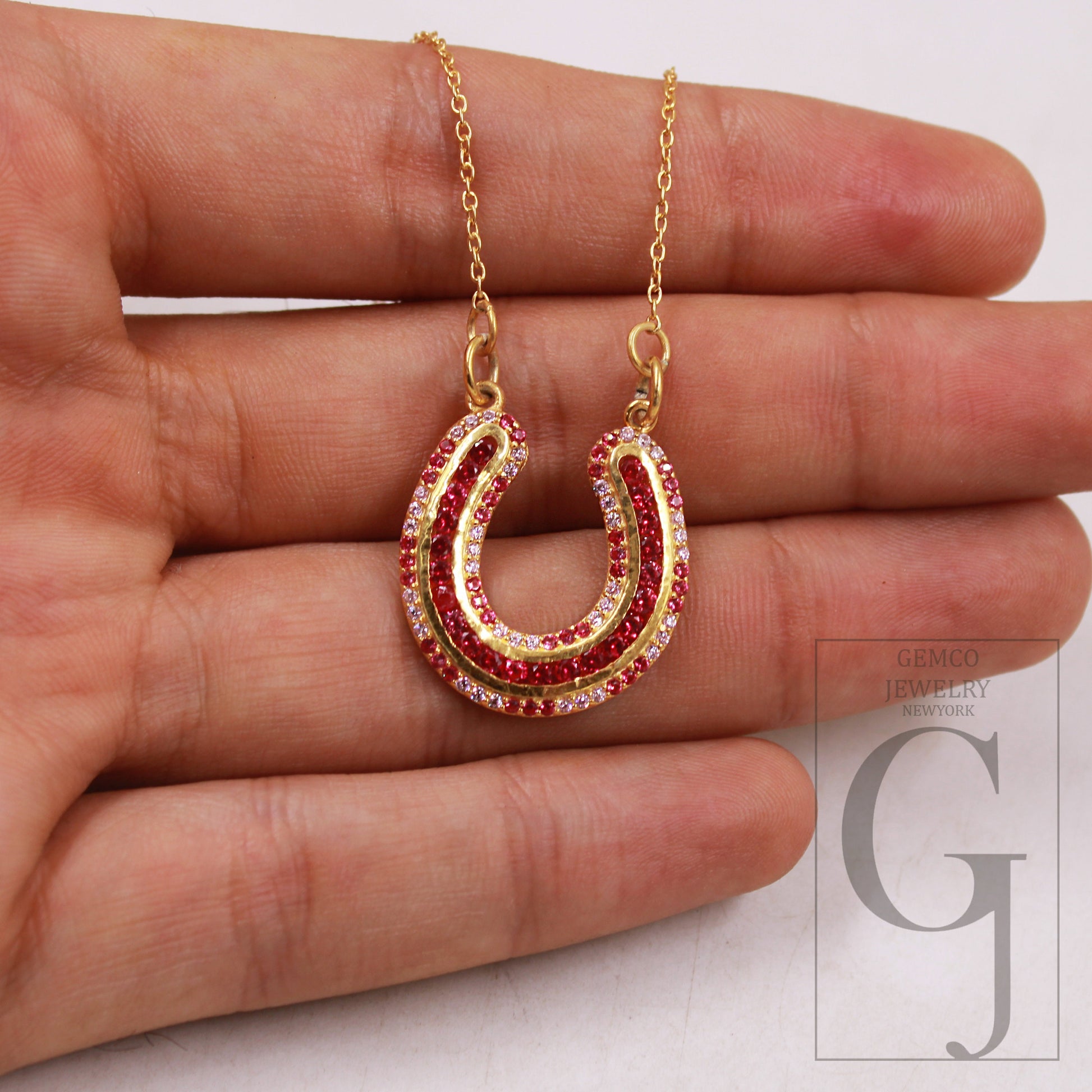 1pc Horseshoe pendant in ruby red color stone Rosecut pave pendant 925 sterling silver handmade finish jewelry pendant lucky necklace