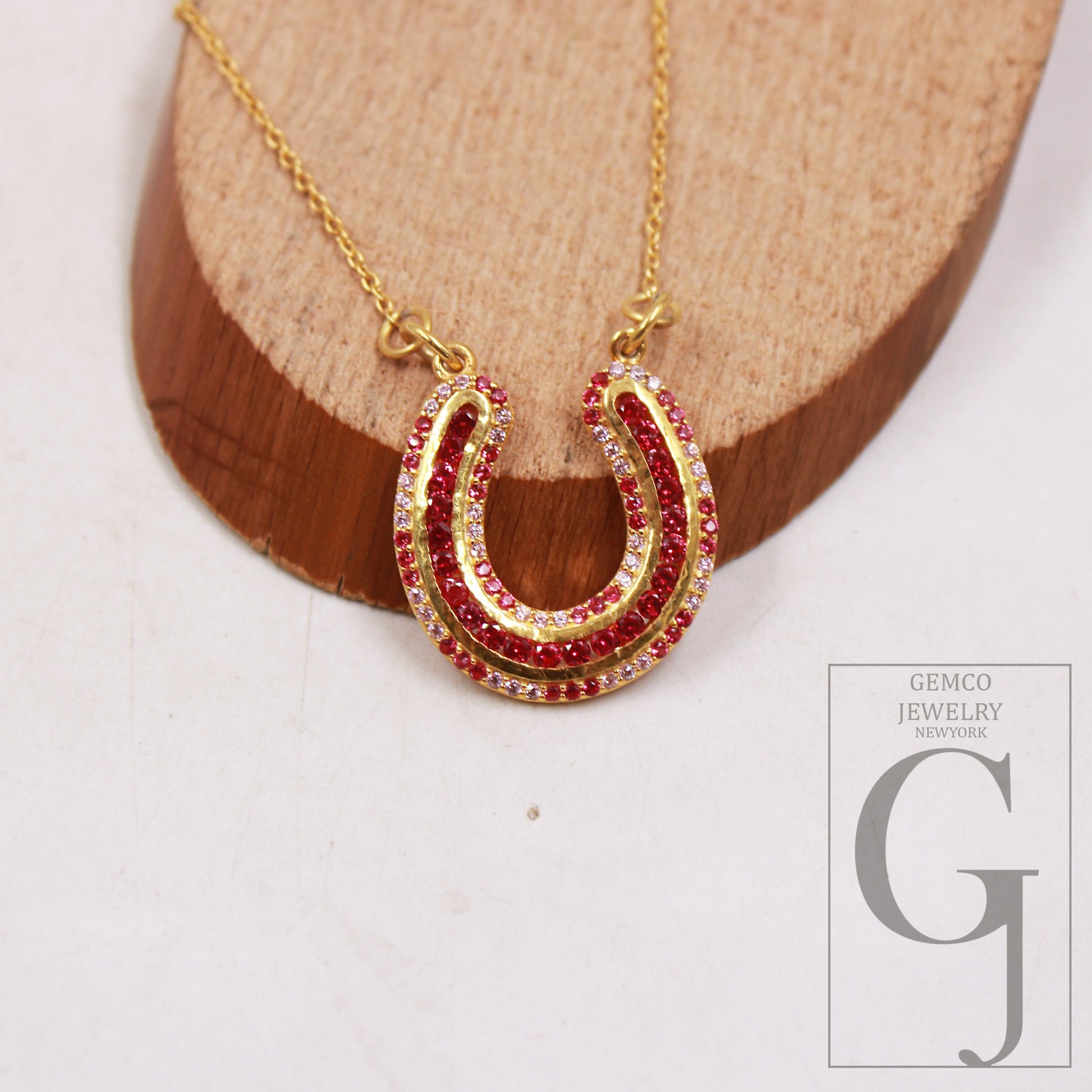 1pc Horseshoe Pendant In Ruby Red Color Stone Rosecut Pave Pendant 925 Sterling Silver Handmade Finish Jewelry Pendant Lucky Necklace